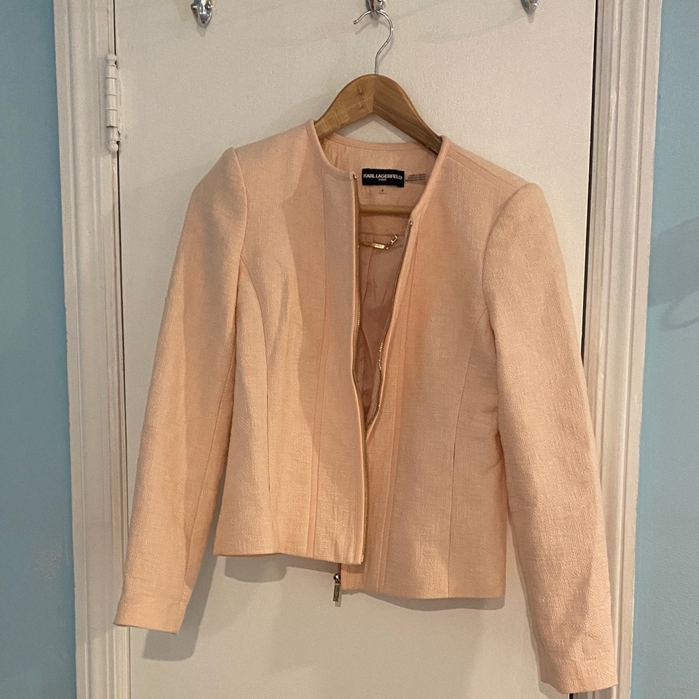 Karl Lagerfeld Blush Pink Blazer Size 4
Perfect condition, worn once.
